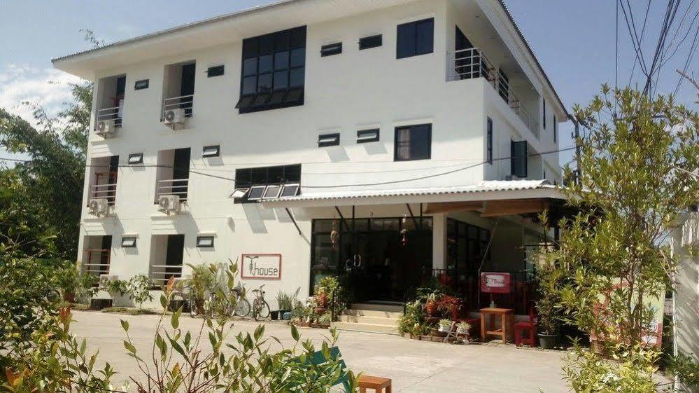 T. House Hotel Mae Sot Luaran gambar